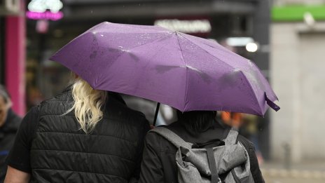 Днес валежисе спират 