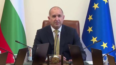 Радев: Атаката срещу цивилни кораби в Черно море е грубо погазване на международното право 