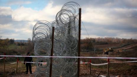 Бави се градежът на оградата на границата с Турция