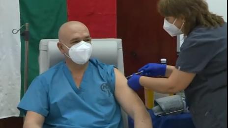 Мутафчийски: Досега не сме имали странични реакции oт ваксината (ВИДЕО)