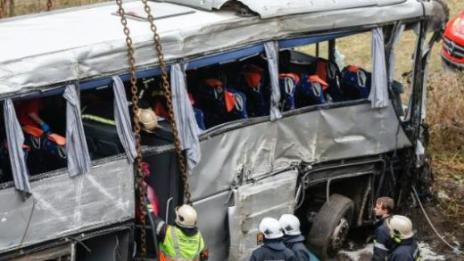 32 души загинаха при автобусна катастрофа в Тайпе