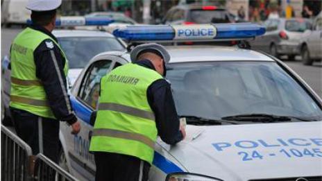 Полицаи следят за превишена скорост на ключови места в града