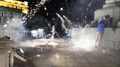 Арестуваха младеж на протеста в София заради фойерверки (СНИМКИ)
