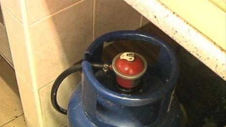 Дядо е с опасност за живота след взрив на газова бутилка  
