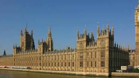 Евакуират кралското семейство при размирици поради Brexit без сделка  