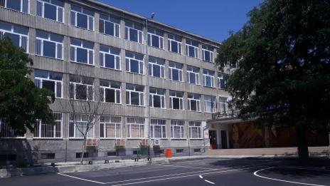Обновиха двора на Руското училище във Варна 