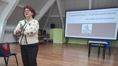 Известен съдия даде ценни съвети на учениците от Руското училище във Варна