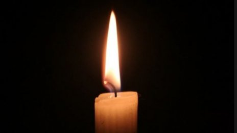 Почина детето, което падна от тераса