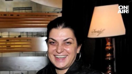 Скандал тресе Народния театър, атакуваха Велислава Кръстева с надписи "ДПС"