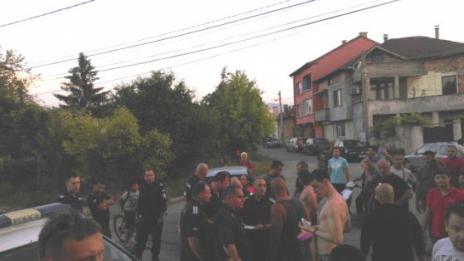 Разгневени щурмуваха ромската махала в "Орландовци"