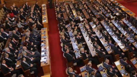 Парламентът излиза във ваканция заради вота