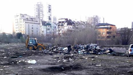 Изчистиха над 41 тона боклуци от двора на училище