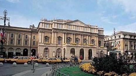 Българин, свален от покрива на Ла Скала, постъпи в психиатрия