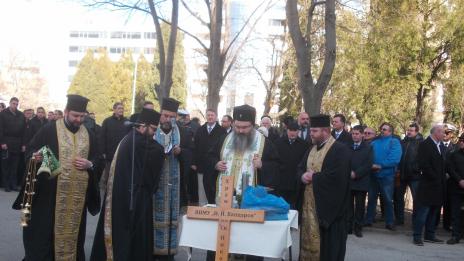 Направиха първа копка на храм „Св. Николай” в двора на ВВМУ „Никола Вапцаров“