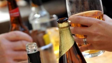 Непълнолетни свиха 5200 лв. и уиски от бар 