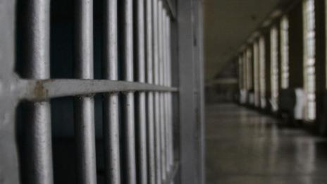 Спипаха затворник с марихуана в общежитието в Разделна