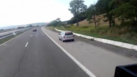 Кога е позволено спирането в аварийната лента?  