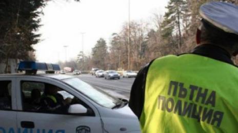 Варненец шофира с нарисуван номер
