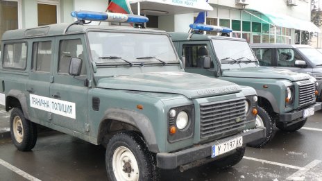 Закопчаха трима гранични полицаи