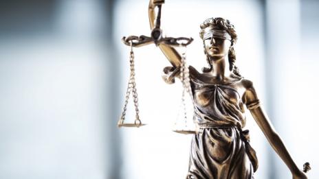 Предадоха на съд мъж за сексуално насилие над възрастна жена