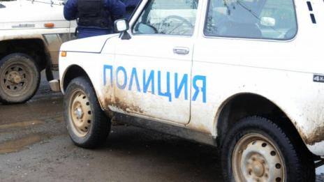 Полиция vs. бежанци в нощна гонка край Бургас