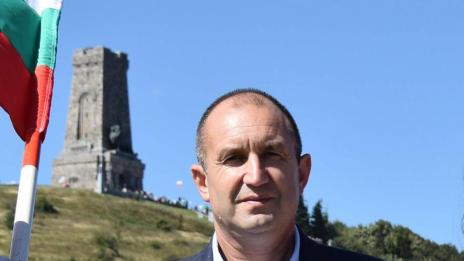 Президентът прескочи COVID забраната – отива на Шипка