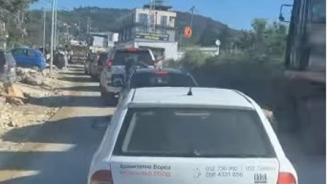 Пътят за Каменар е блокиран заради катастрофа