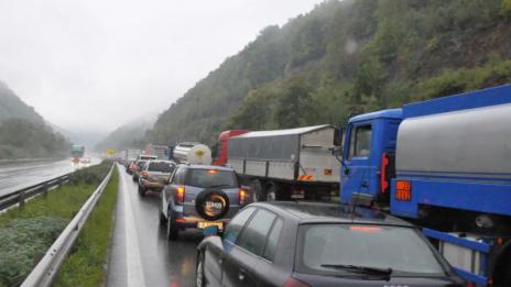 Катастрофа затвори тунел "Витиня", няма ранени