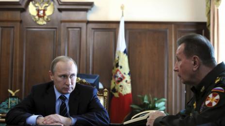 Путин прави "мощен юмрук" срещу външни сили