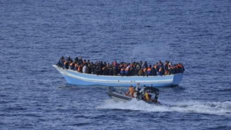 Лодка с 69 мигранти е задържана в Черно море край Румъния