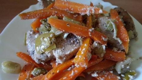 Пиле с моркови и праз лук