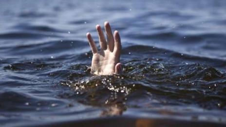Мъж се удави, докато вадеше дете от морето на плаж край Синеморец