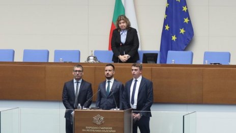 Новите депутати полагат клетва