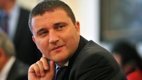 МВР-ейците, набиващи крак – І категория, чантаджиите – ІІІ-та