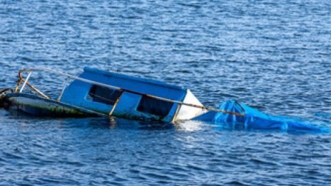 Рибари оцеляха на остров 6 дни без храна и вода