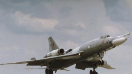 Руска ескадрила бомбардировачи Ту-22М3 акостира в Крим  