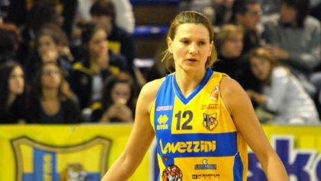 Баскетболната звезда Гергана Славчева взе диплома по национална сигурност