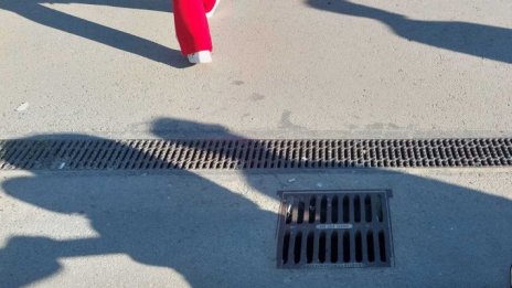 Започна почистването на дъждовните шахти във Варна
