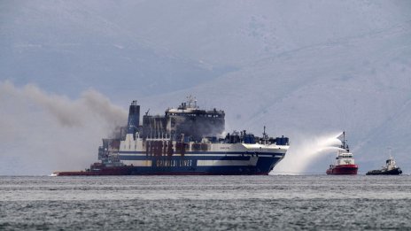 Обгорено тяло на тираджия в камион на ферибота. Ясно е кой е – не е българин
