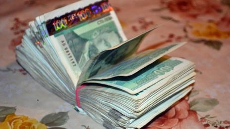 Възрастна жена даде над 40 000 лева на телефонни измамници
