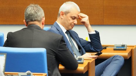 Костадинов призова за оставка на министър на Радев