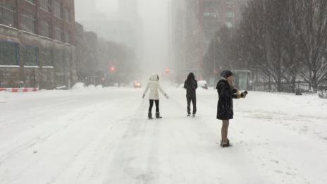 Снежната стихия взе жертви в Москва, днес ще е по-лошо