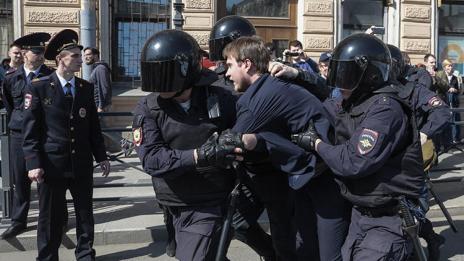 Десетки задържани на протест в Москва, сред тях и Навални  