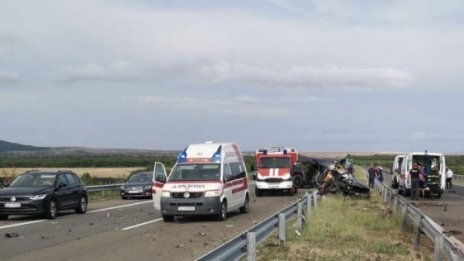 След катастрофа: Тригодишно дете е с опасност за живота