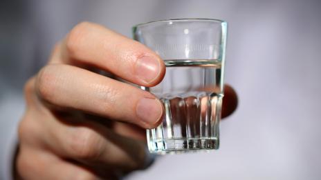 Северна Корея се похвали с водка без махмурлук