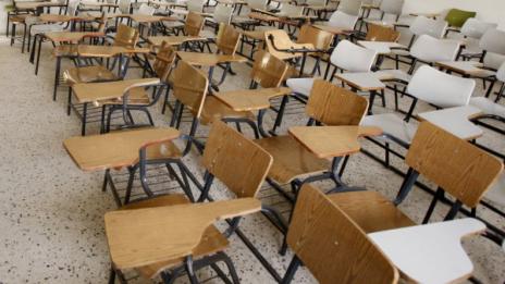 334 училища в страната са в "дървена ваканция"