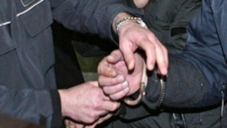 Апашки удар на годината: Двама 15-годишни плячкосаха кола и камион!