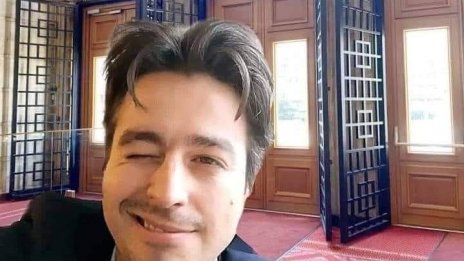 Махнаха решетките от входа на Парламента 