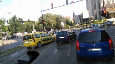 На всеки двама души България се пада по един автомобил