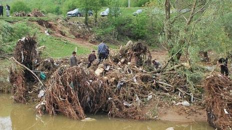 Водолази влизат в язовира във Винево